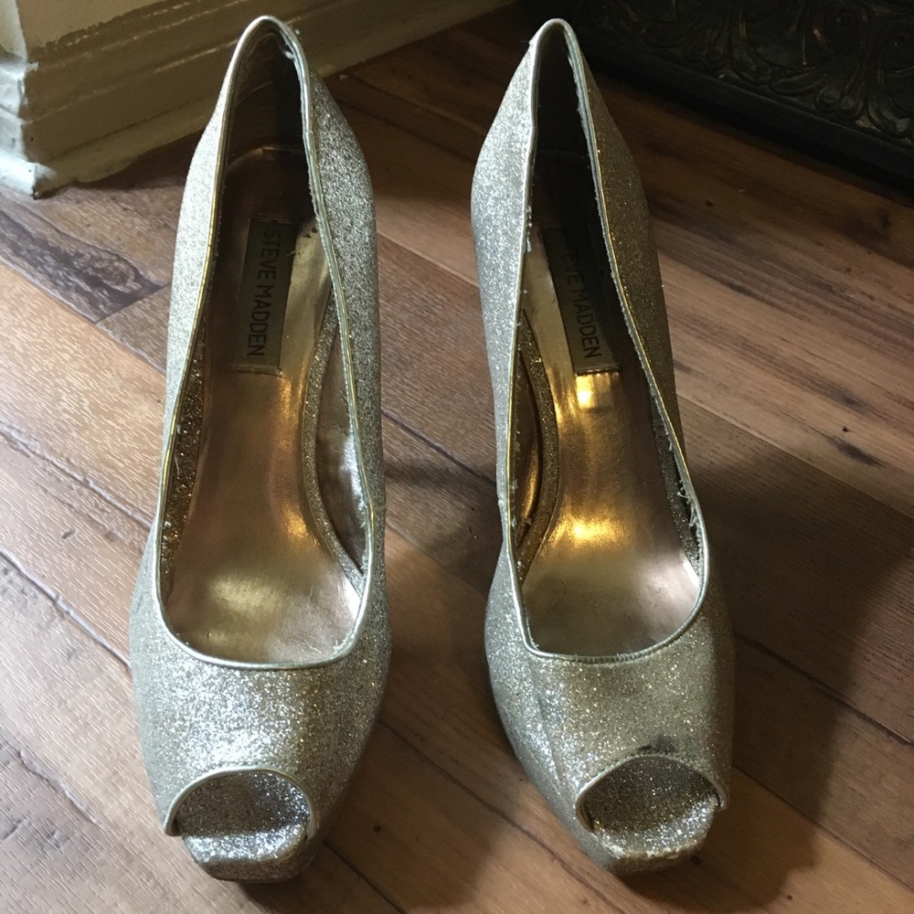 Steve Madden Gold Glitter pumps